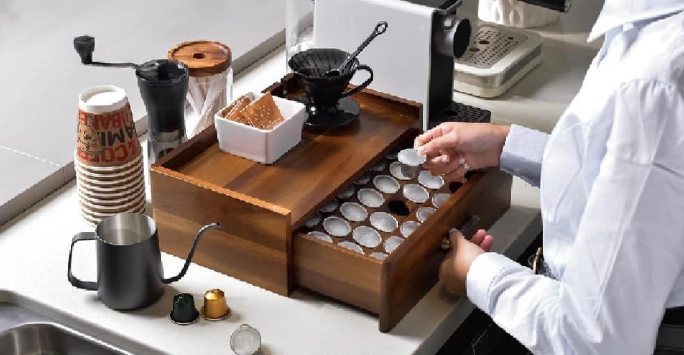Maximising Small Spaces: Using a Pressure Cooker and Coffee Table for Efficiency and Style